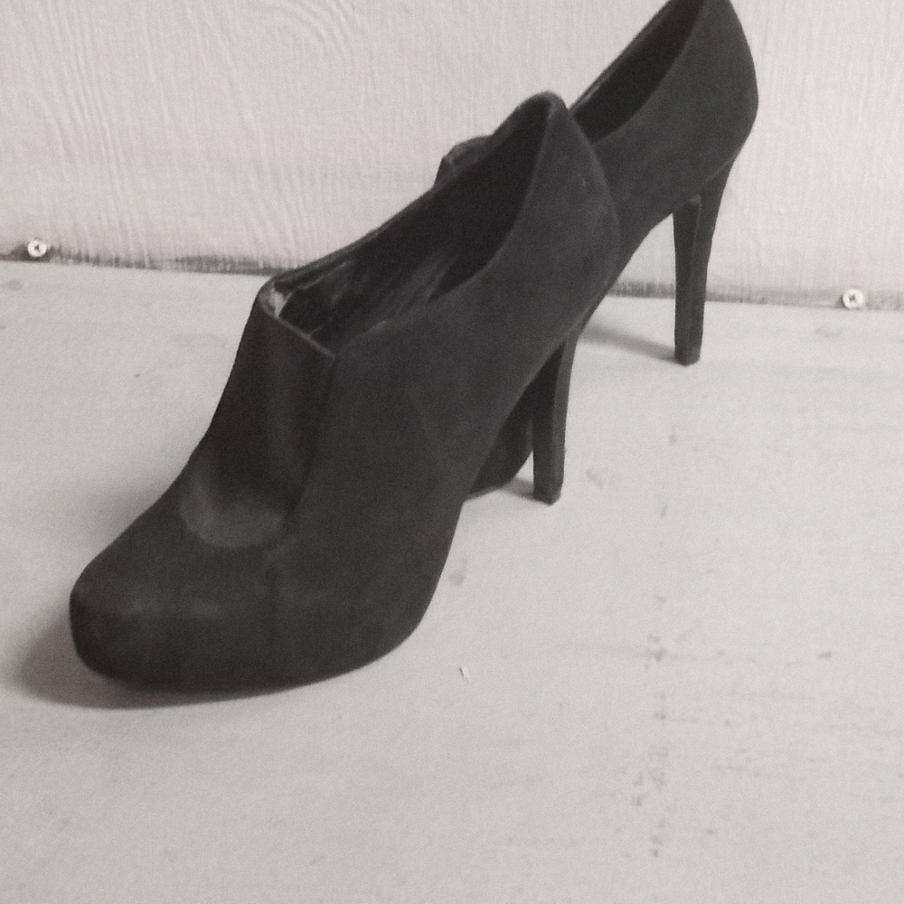 High heels - Picture 2 of 2